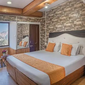 Oak View Hotel